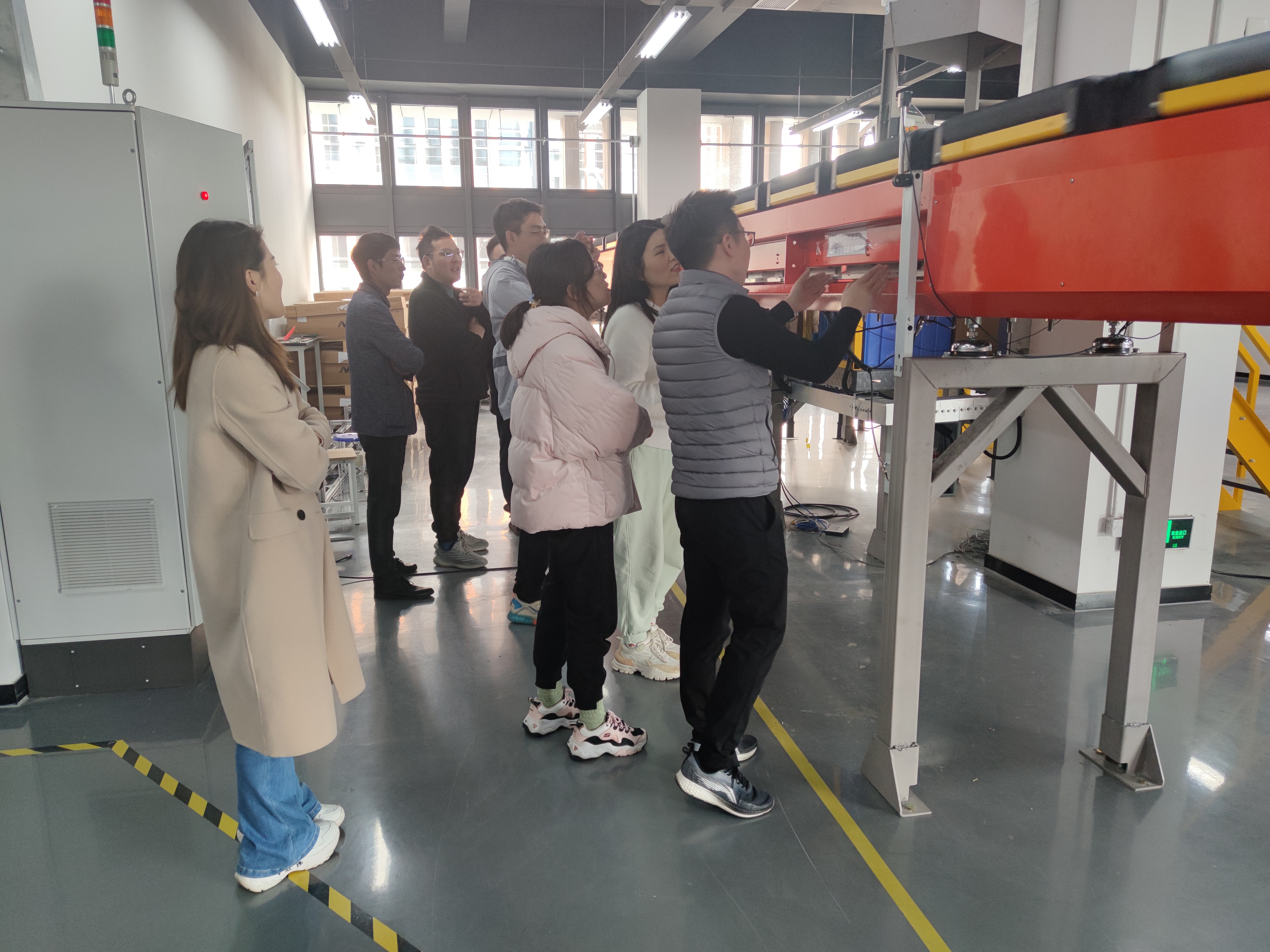 Сотрудники филиала в Сучжоу посетили нашу штаб-квартиру и узнали о ней